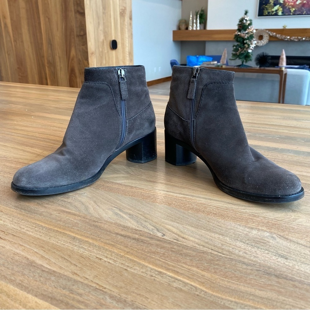 Aquatalia - Women’s Grey Suede Ankle heel Boots, Size 7